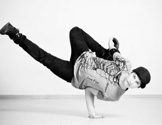 <span style="font-weight: bold;">BREAK-DANCE</span>